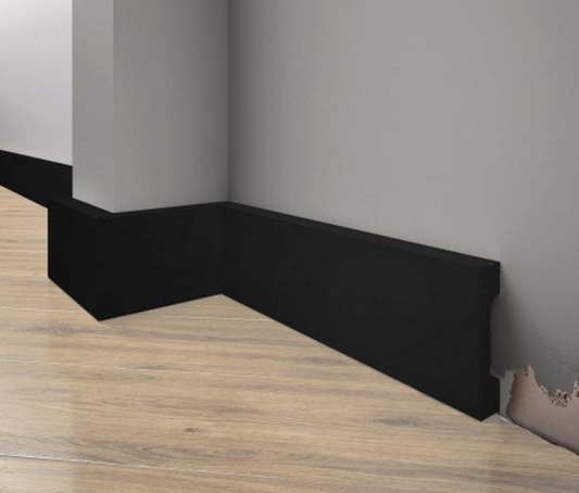 LPC-23 Czarna Creativa listwa przypodłogowa RAL 9005