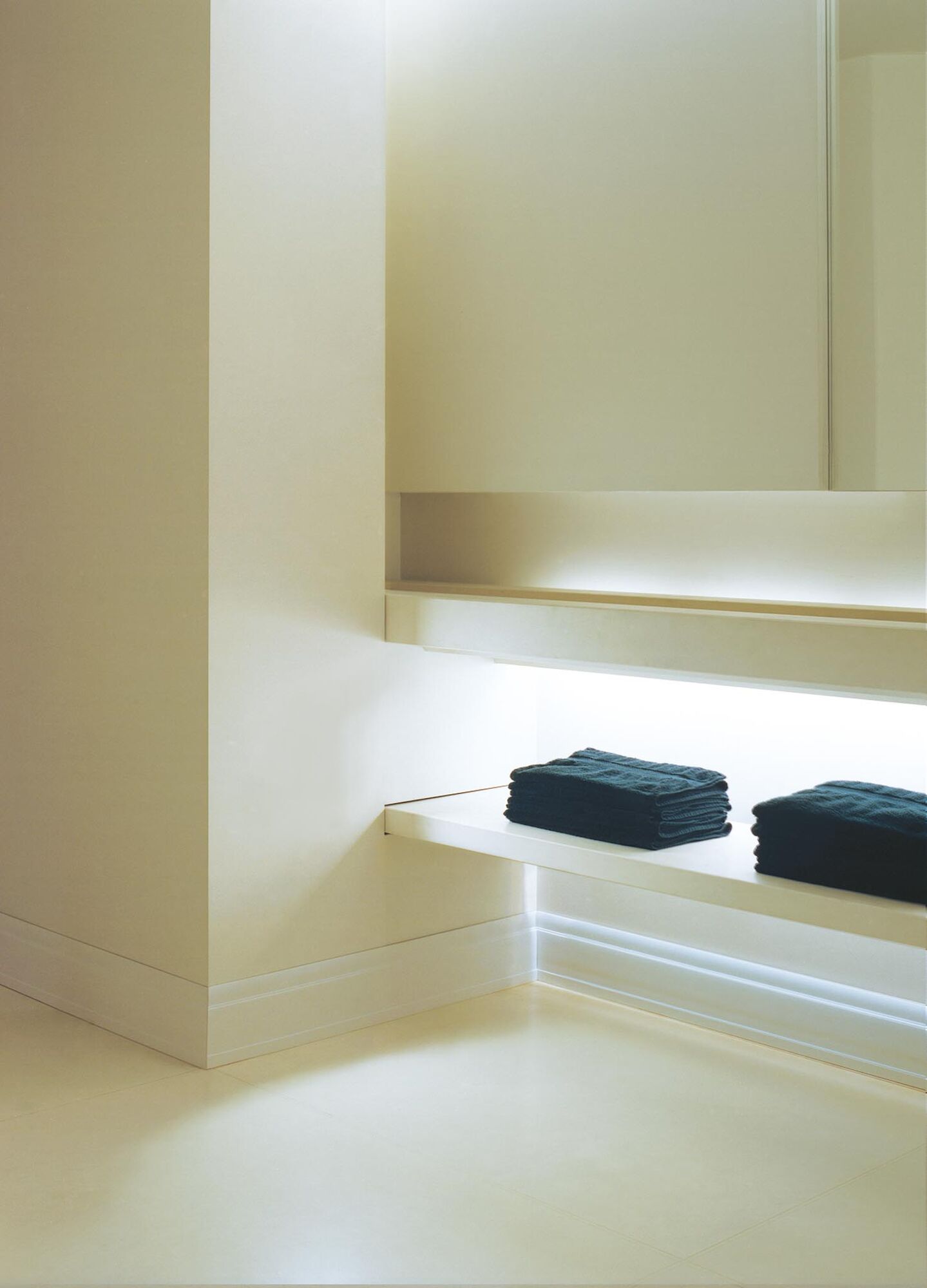 SX104 Orac Decor listwa przypodłogowa – zdjęcie w aranżacji (producent Orac)