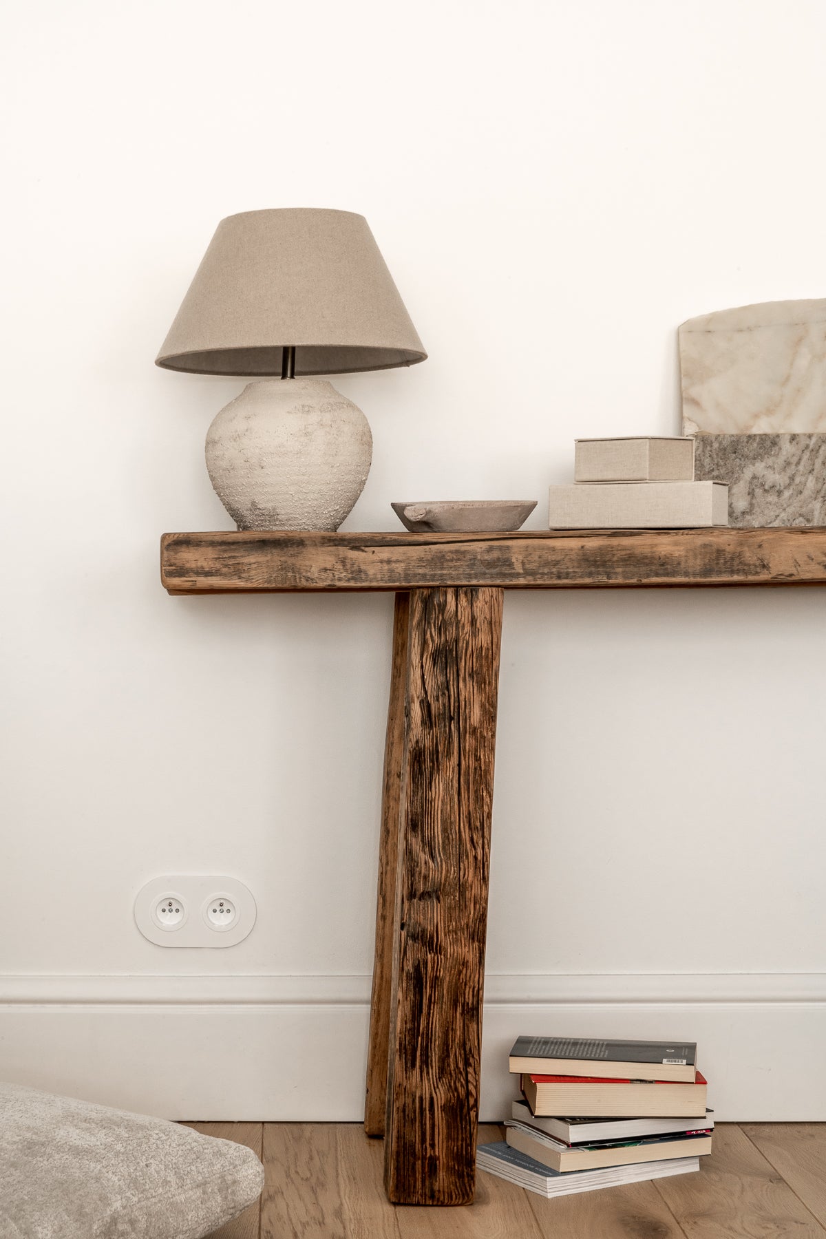 MD020 Mardom Decor listwa przypodłogowa – zdjęcie w aranżacji (producent Mardom Decor)