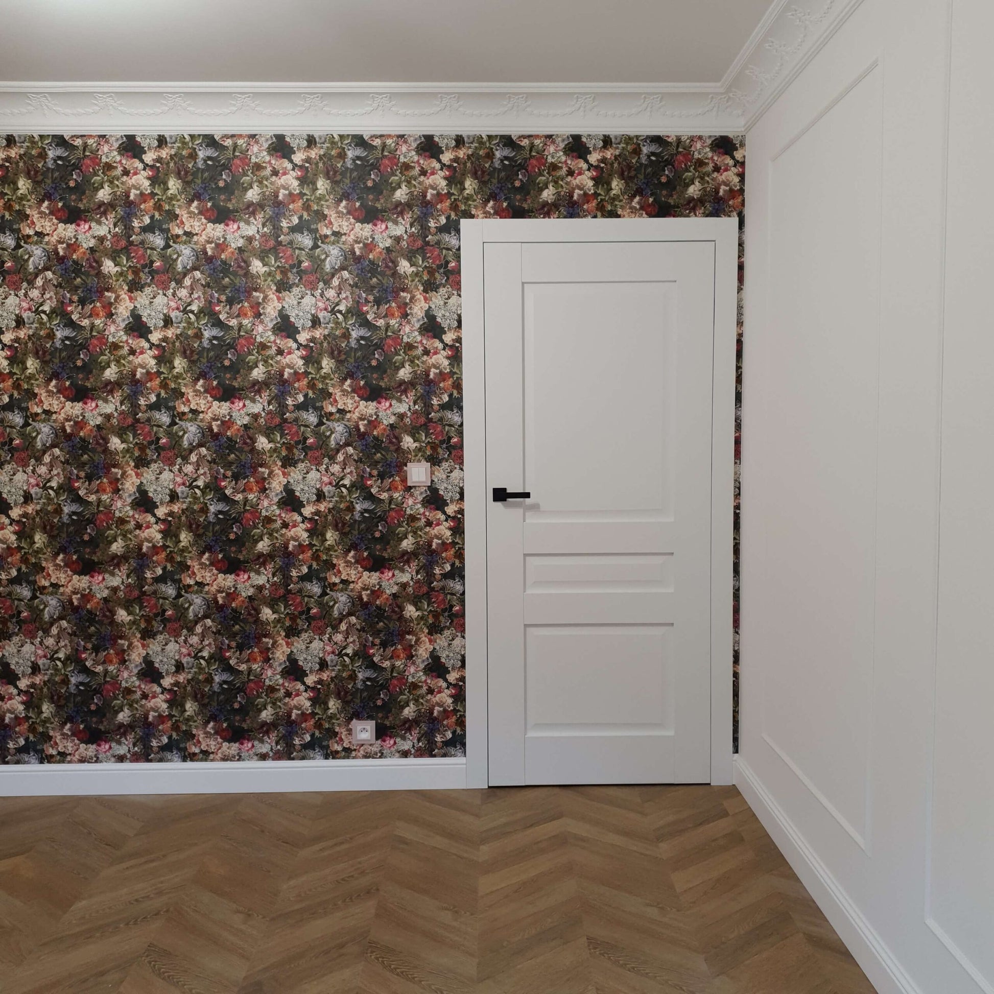 MD358 Mardom Decor listwa przypodłogowa – zdjęcie w aranżacji (producent Mardom Decor)
