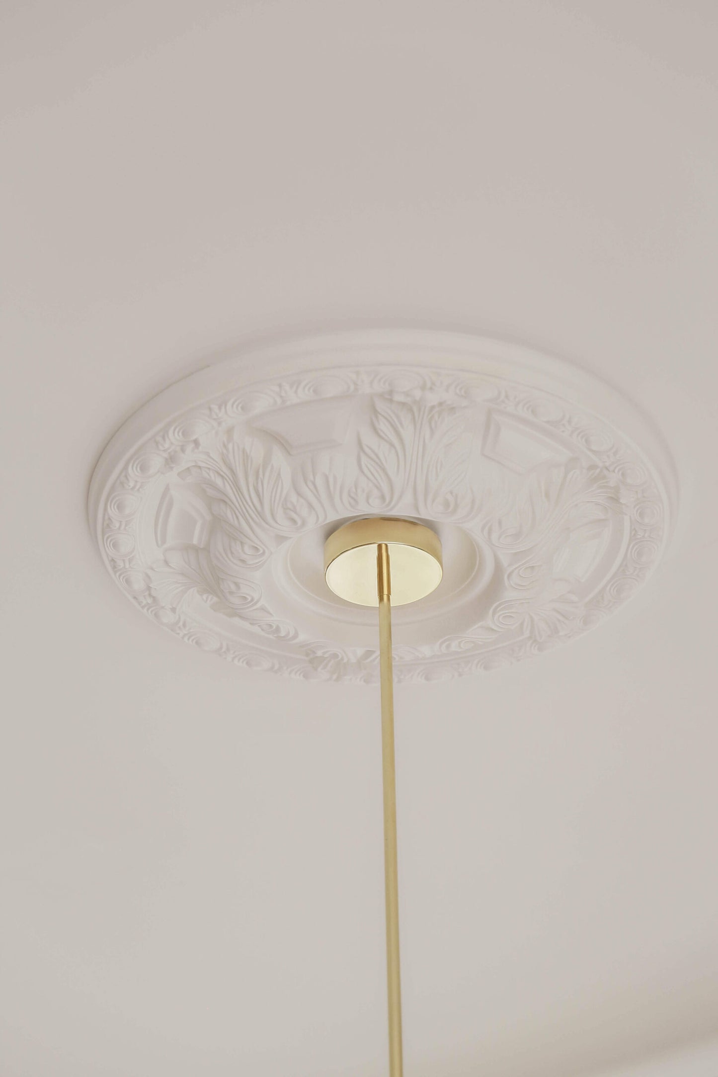 B3033 Mardom Decor rozeta – zdjęcie w aranżacji (producent Mardom Decor)