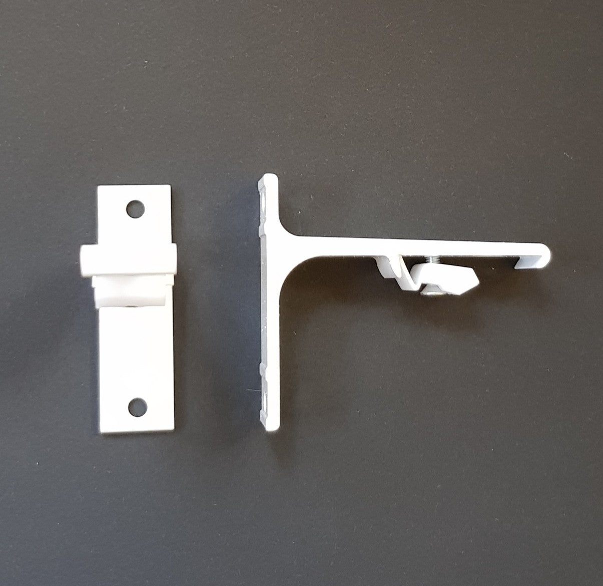 Wspornik ścienny 7,5 cm do szyn Creativa – czarny (producent Creativa)
